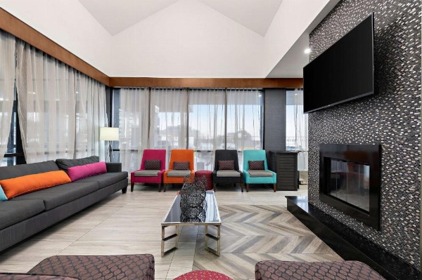 Best Western Plus Toronto North York Hotel & Suites image 13