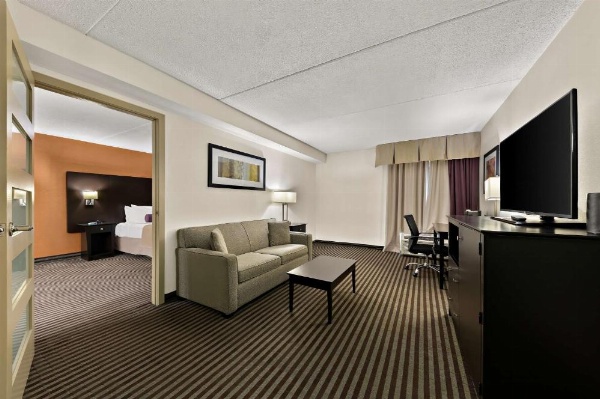 Best Western Plus Toronto North York Hotel & Suites image 16