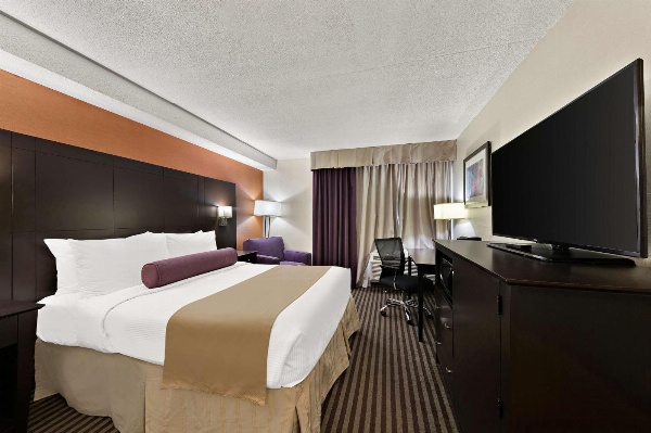 Best Western Plus Toronto North York Hotel & Suites Main image