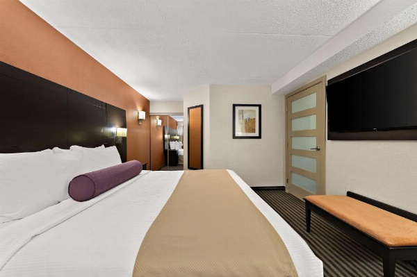 Best Western Plus Toronto North York Hotel & Suites image 21